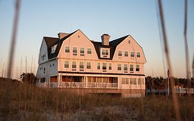 Elizabeth Pointe Lodge